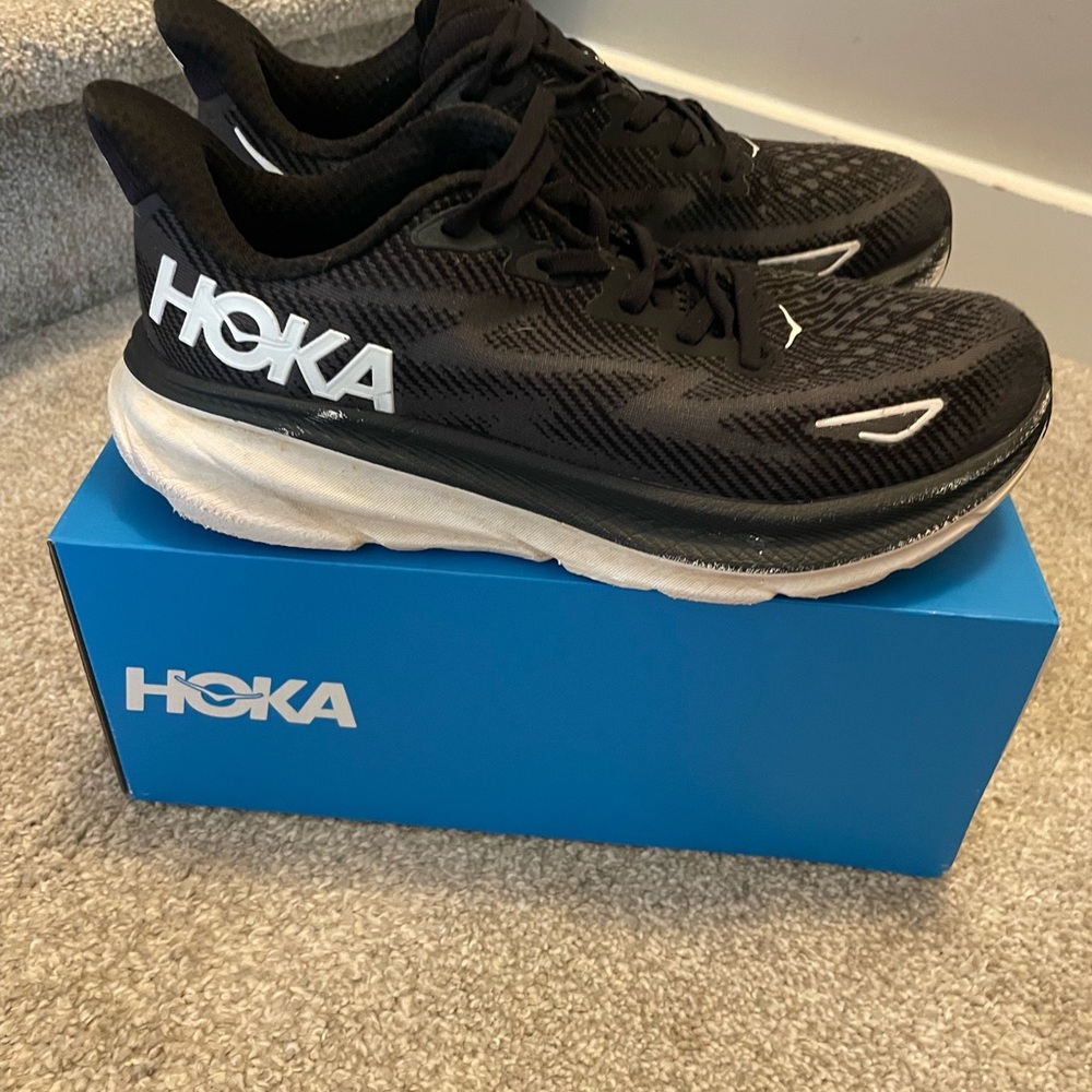 Black and white hoka Clifton 9